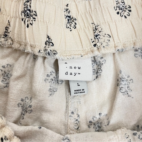 A New Day Ecru/ Cream Flower Print Linen Blend Pull-on Short Pockets Drawstring - Picture 5 of 12